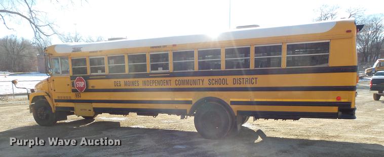 image for item DC4737 2004 Freightliner FS65 Thomas Built 101PS school bus