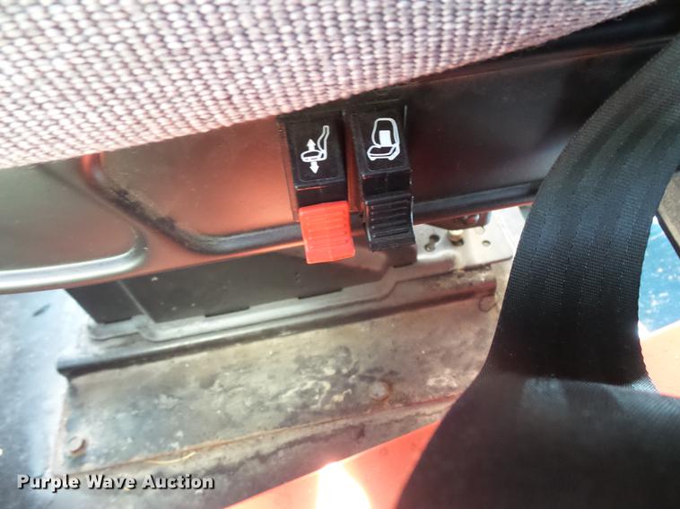 image for item DC4737 2004 Freightliner FS65 Thomas Built 101PS school bus