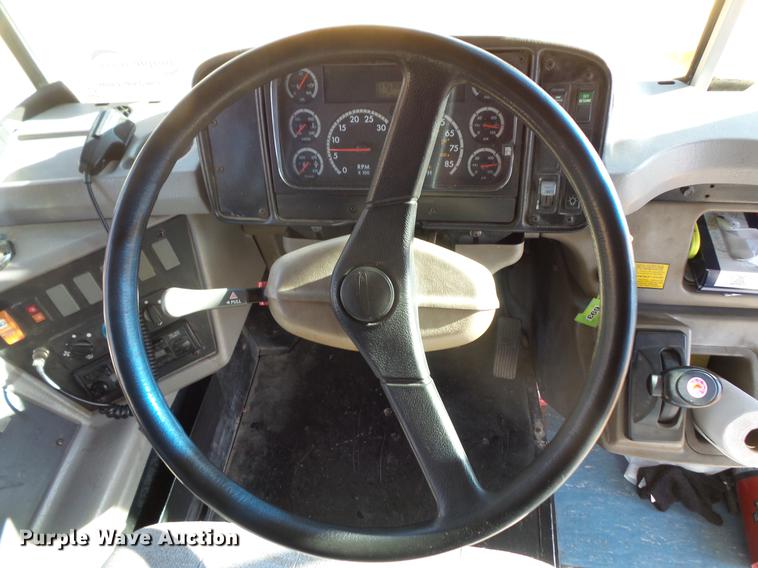 image for item DC4737 2004 Freightliner FS65 Thomas Built 101PS school bus