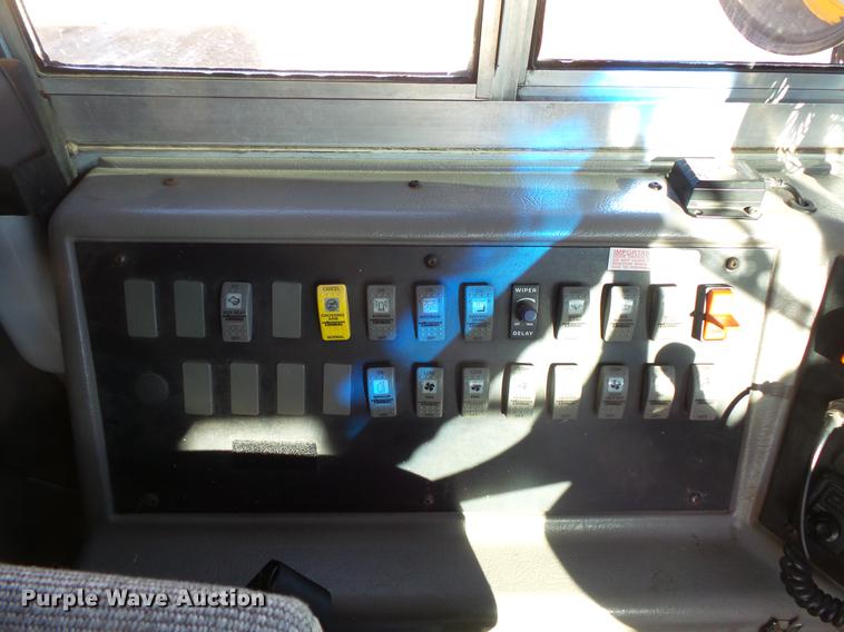 image for item DC4737 2004 Freightliner FS65 Thomas Built 101PS school bus