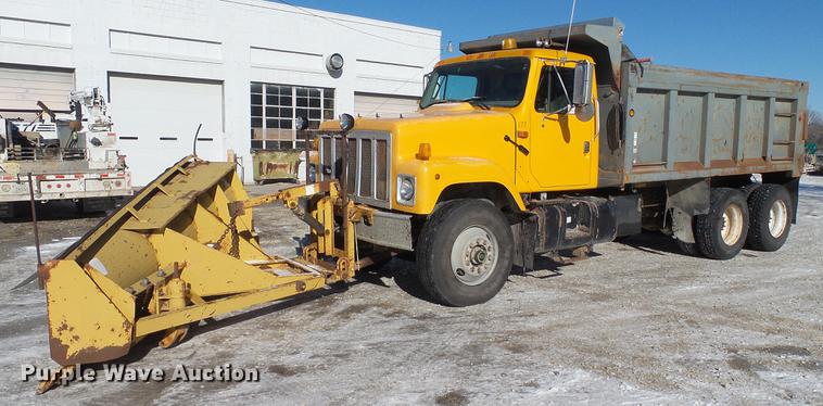 image for item DC5699 2000 International F2574 dump truck