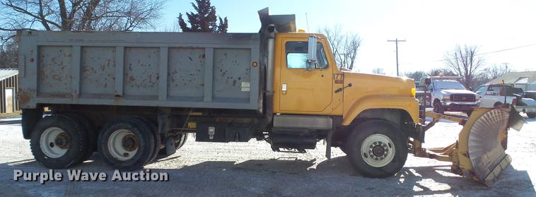 image for item DC5699 2000 International F2574 dump truck