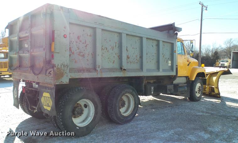 image for item DC5699 2000 International F2574 dump truck