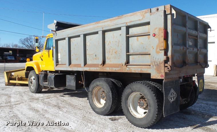 image for item DC5699 2000 International F2574 dump truck