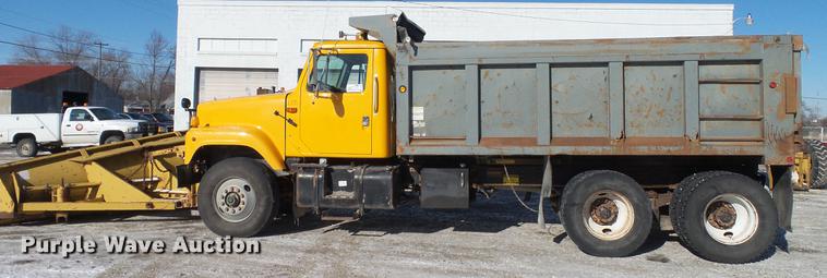 image for item DC5699 2000 International F2574 dump truck