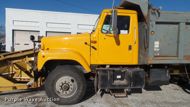 image for item DC5699 2000 International F2574 dump truck