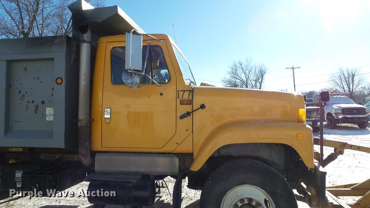 image for item DC5699 2000 International F2574 dump truck