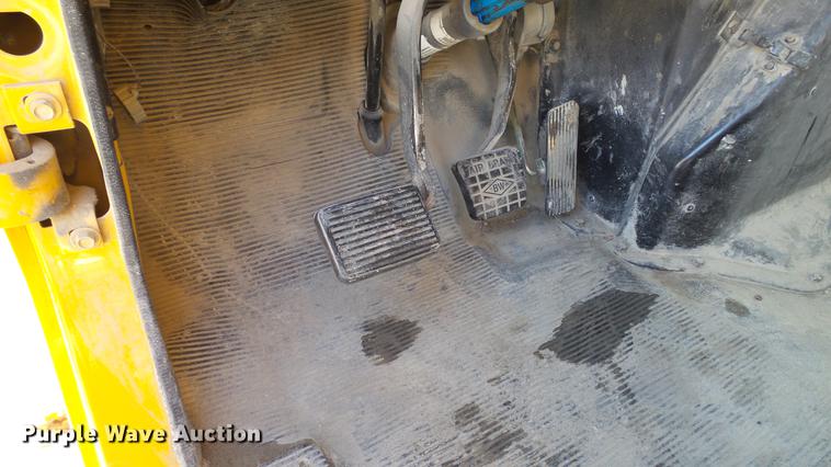 image for item DC5699 2000 International F2574 dump truck