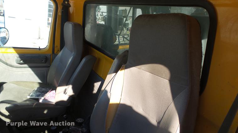 image for item DC5699 2000 International F2574 dump truck