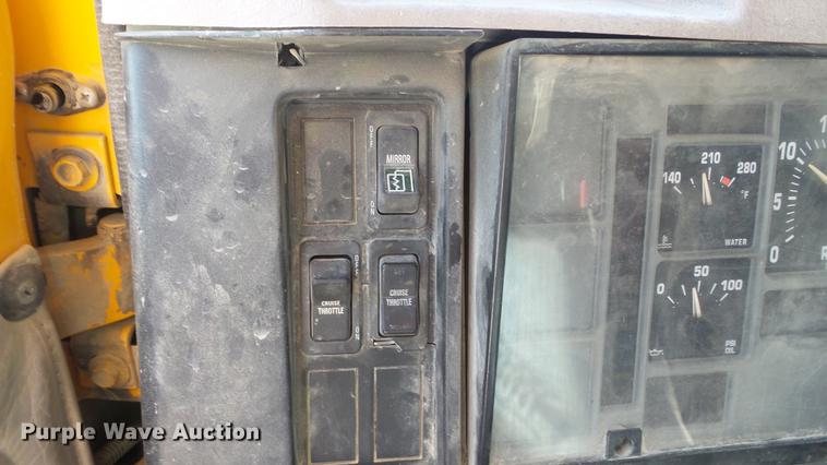 image for item DC5699 2000 International F2574 dump truck