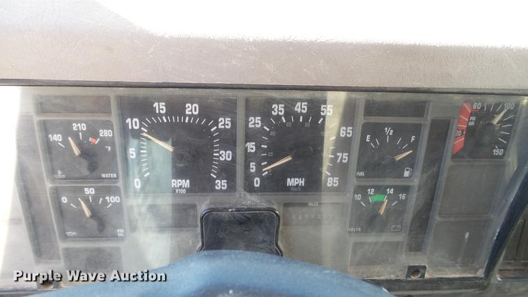 image for item DC5699 2000 International F2574 dump truck