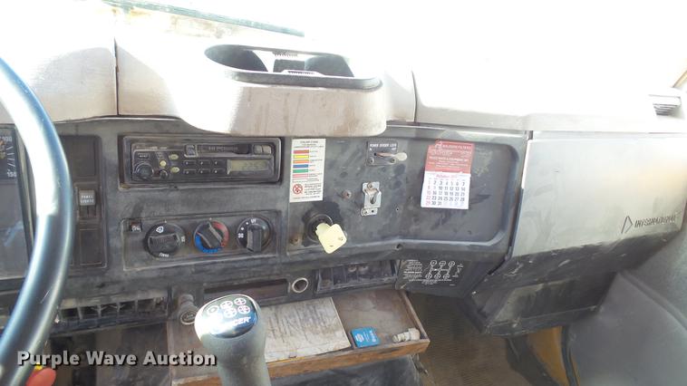 image for item DC5699 2000 International F2574 dump truck