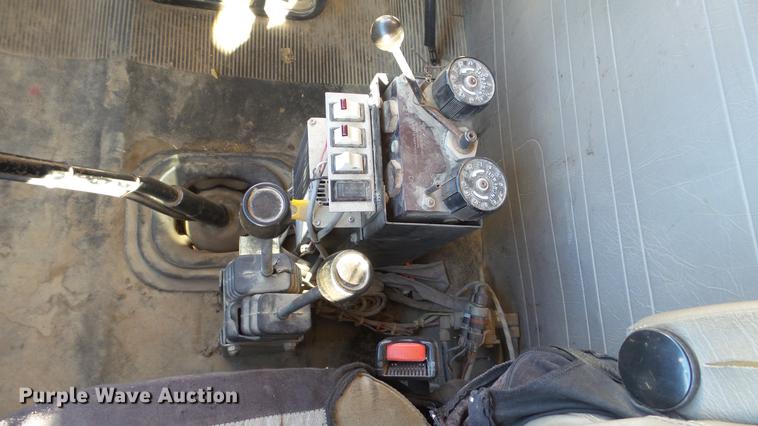 image for item DC5699 2000 International F2574 dump truck