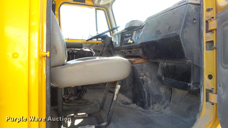image for item DC5699 2000 International F2574 dump truck