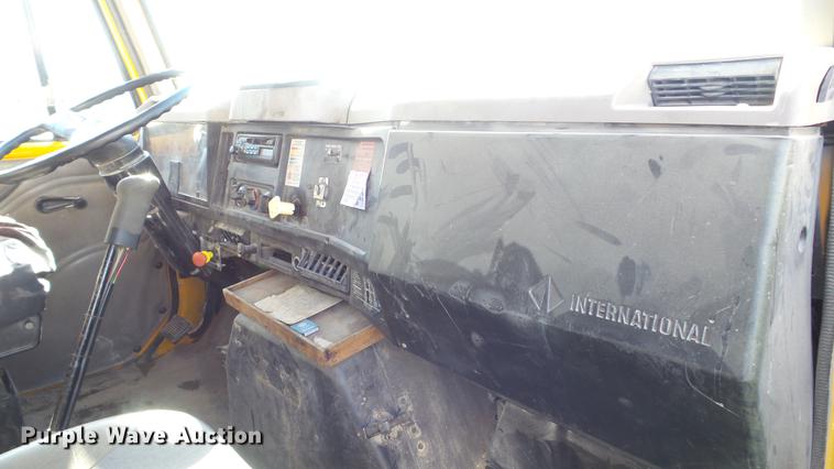 image for item DC5699 2000 International F2574 dump truck