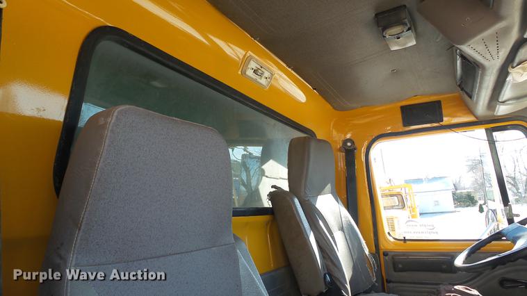 image for item DC5699 2000 International F2574 dump truck