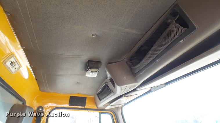 image for item DC5699 2000 International F2574 dump truck