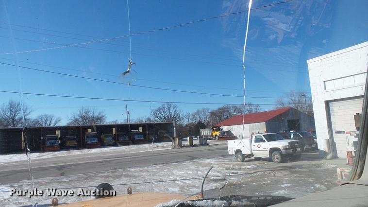 image for item DC5699 2000 International F2574 dump truck