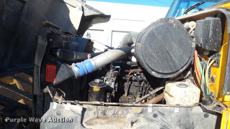 image for item DC5699 2000 International F2574 dump truck