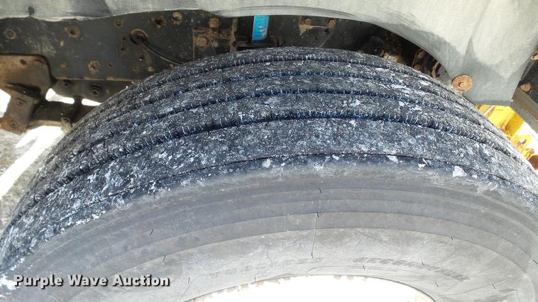 image for item DC5699 2000 International F2574 dump truck