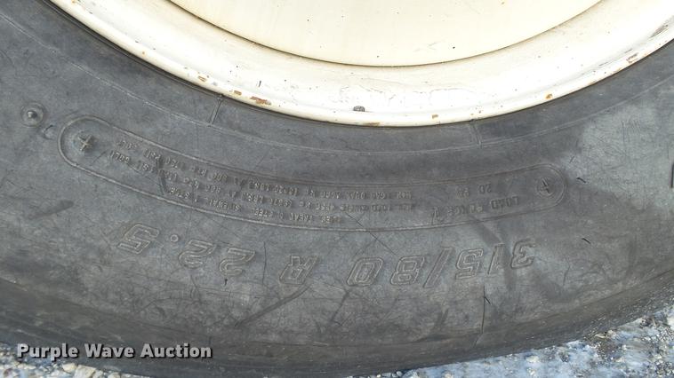 image for item DC5699 2000 International F2574 dump truck