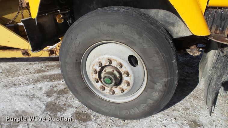 image for item DC5699 2000 International F2574 dump truck