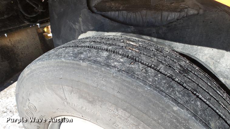 image for item DC5699 2000 International F2574 dump truck