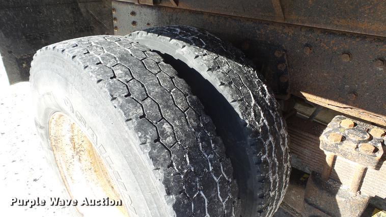 image for item DC5699 2000 International F2574 dump truck