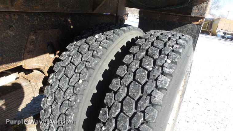 image for item DC5699 2000 International F2574 dump truck