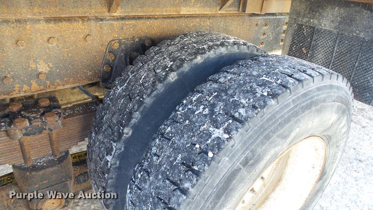 image for item DC5699 2000 International F2574 dump truck