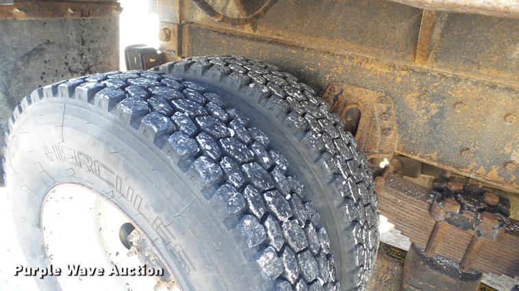 image for item DC5699 2000 International F2574 dump truck