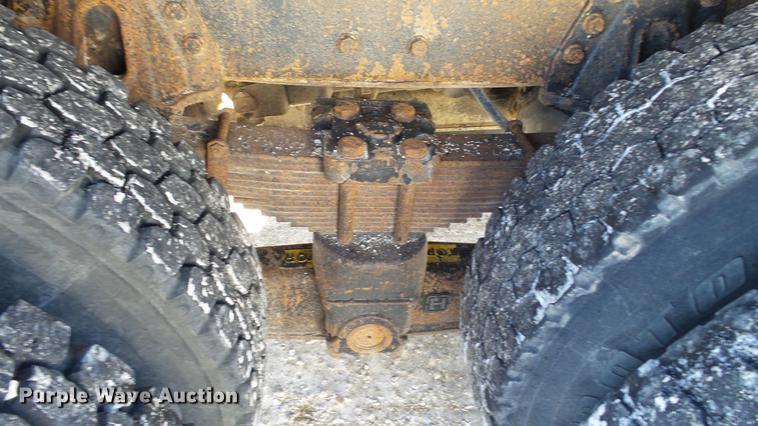 image for item DC5699 2000 International F2574 dump truck