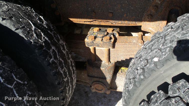 image for item DC5699 2000 International F2574 dump truck