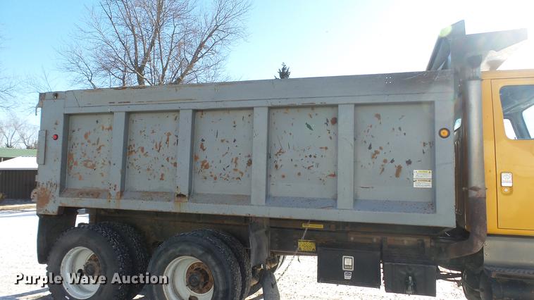 image for item DC5699 2000 International F2574 dump truck