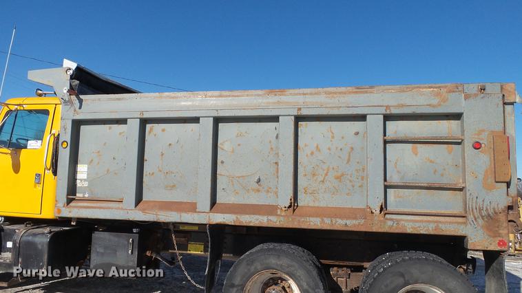 image for item DC5699 2000 International F2574 dump truck