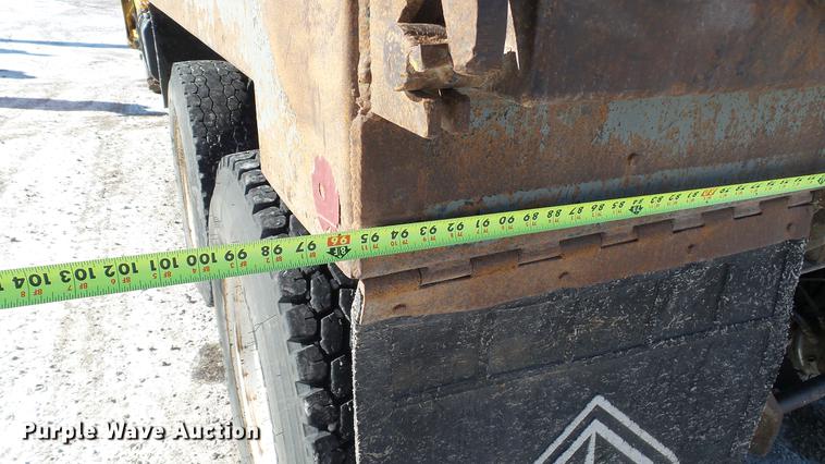 image for item DC5699 2000 International F2574 dump truck