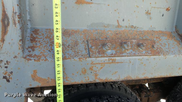 image for item DC5699 2000 International F2574 dump truck
