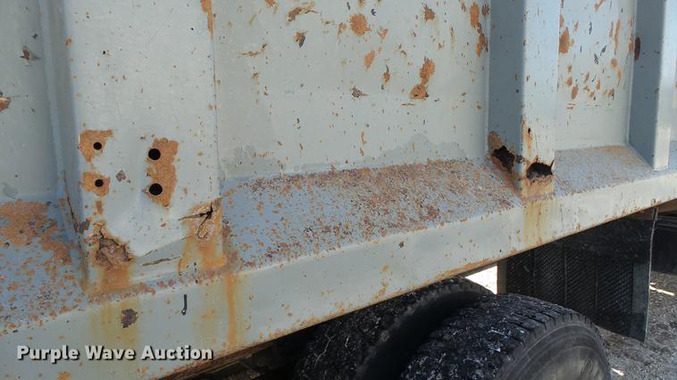 image for item DC5699 2000 International F2574 dump truck