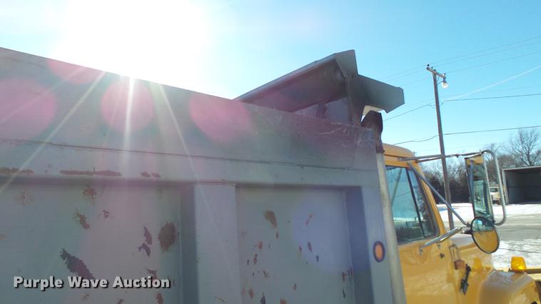 image for item DC5699 2000 International F2574 dump truck