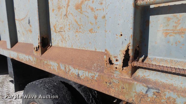 image for item DC5699 2000 International F2574 dump truck