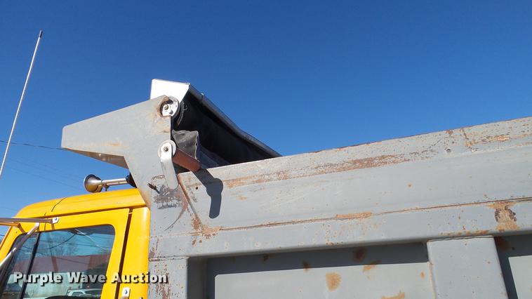 image for item DC5699 2000 International F2574 dump truck