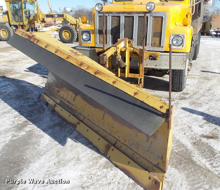 image for item DC5699 2000 International F2574 dump truck