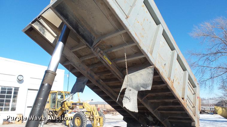 image for item DC5699 2000 International F2574 dump truck