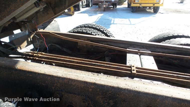 image for item DC5699 2000 International F2574 dump truck