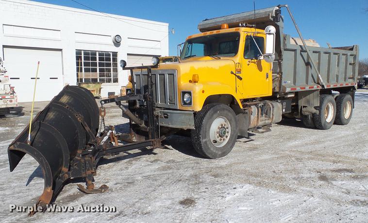 image for item DC5700 1996 International 2574 dump truck