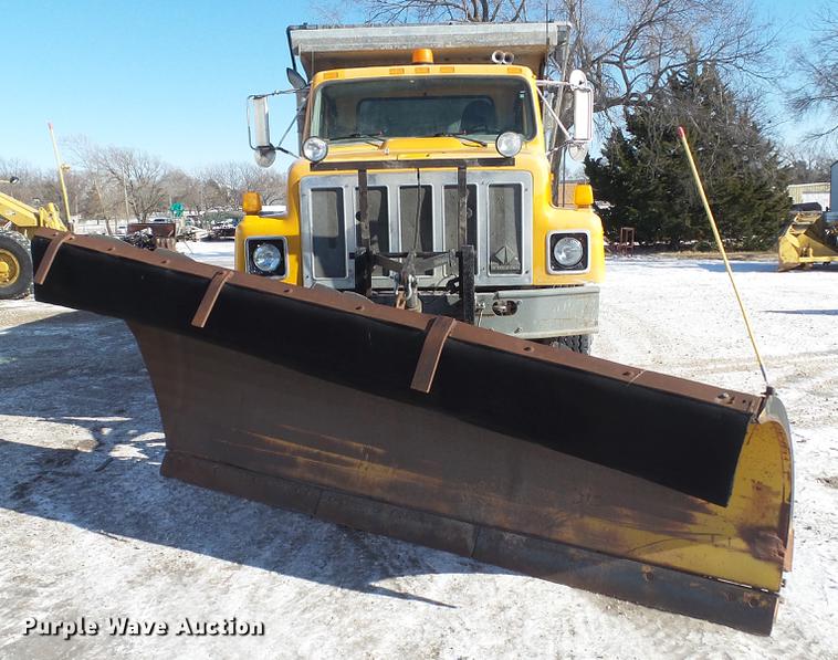 image for item DC5700 1996 International 2574 dump truck