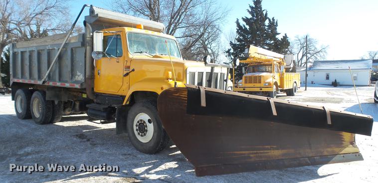 image for item DC5700 1996 International 2574 dump truck