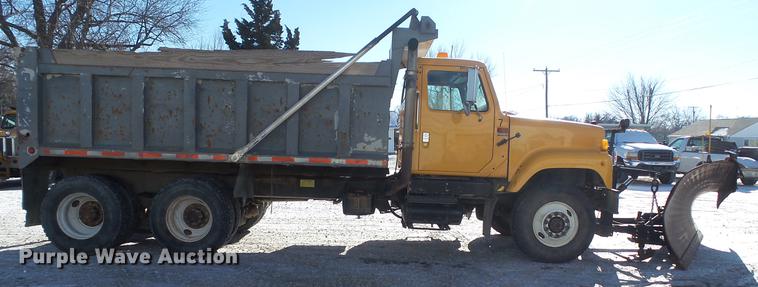 image for item DC5700 1996 International 2574 dump truck