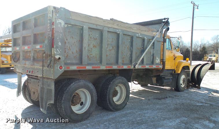 image for item DC5700 1996 International 2574 dump truck
