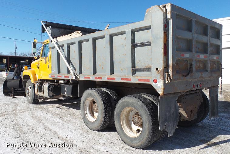 image for item DC5700 1996 International 2574 dump truck